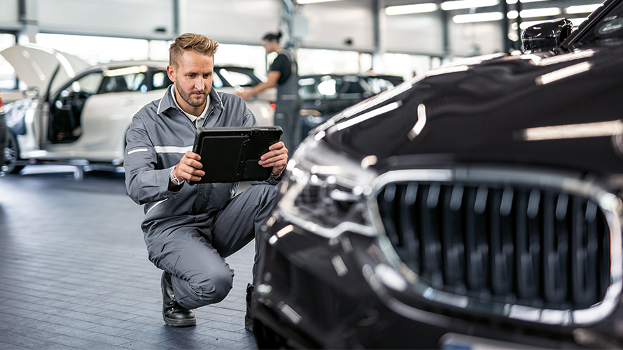 Trinn 3. Reparer skadene på et BMW Serviceverksted. Trinn 3. Reparer skadene på et BMW Serviceverksted.