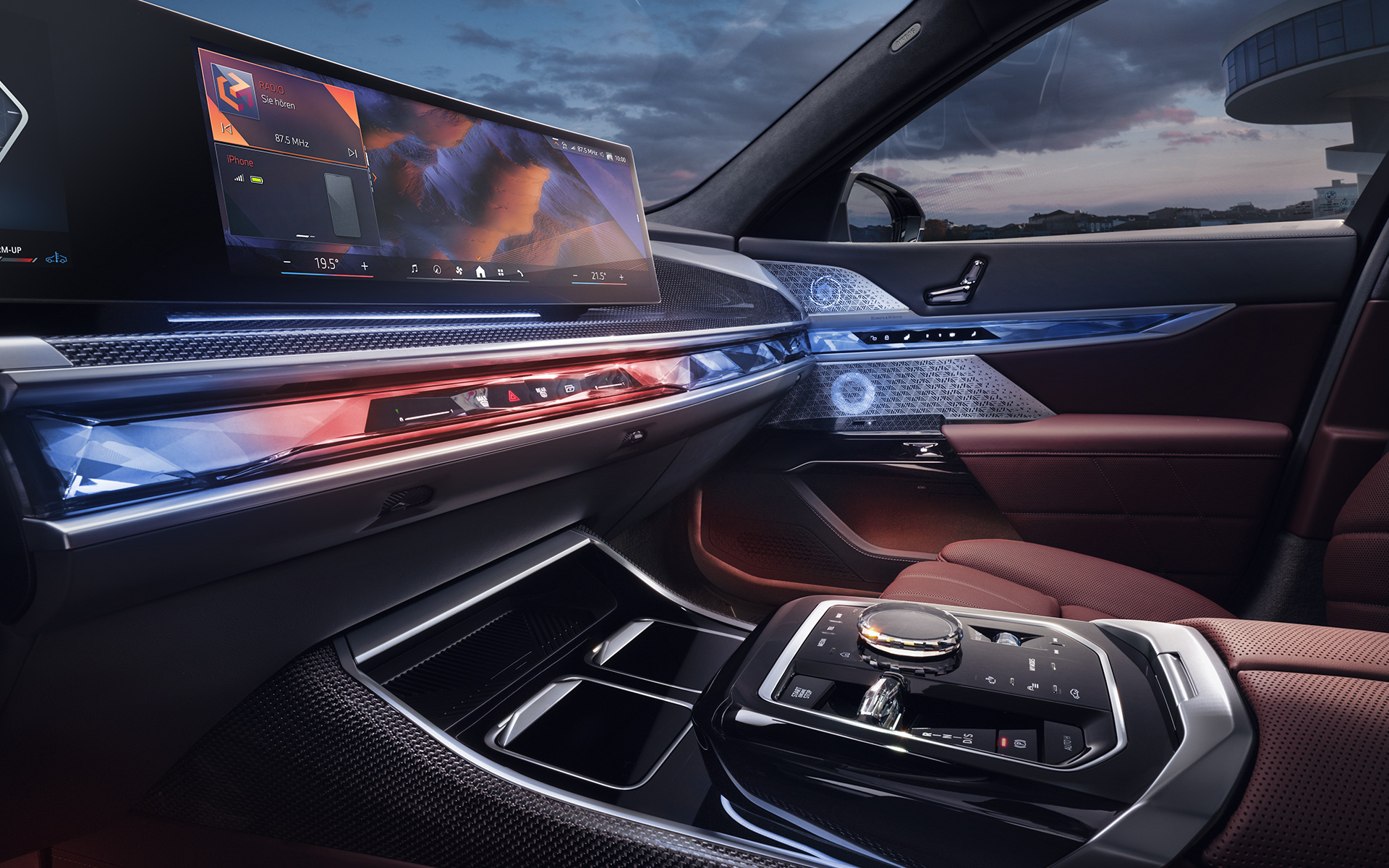 BMW 7-serie Sedan G70 ICE 740i M Sportspakke, innvendig visning, frontglassapplikasjon CraftedClarity og Curved Display